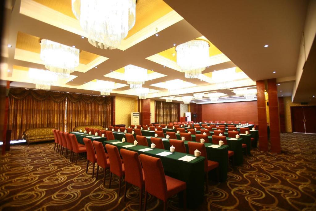 Luoyang Grand Hotel Бізнес фото