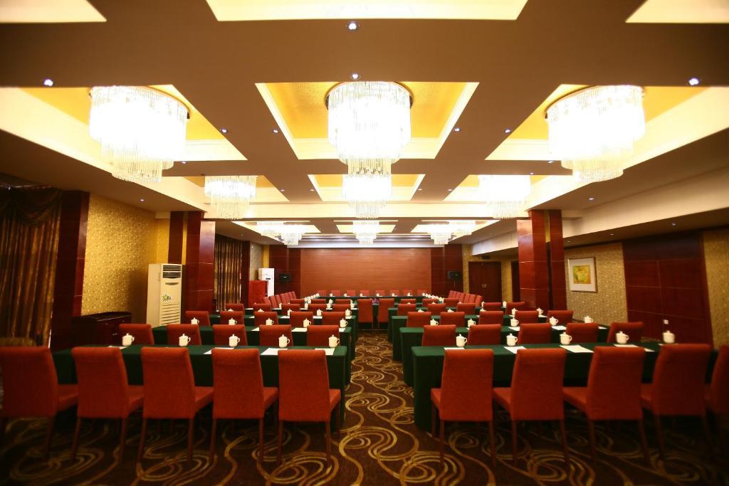 Luoyang Grand Hotel Бізнес фото