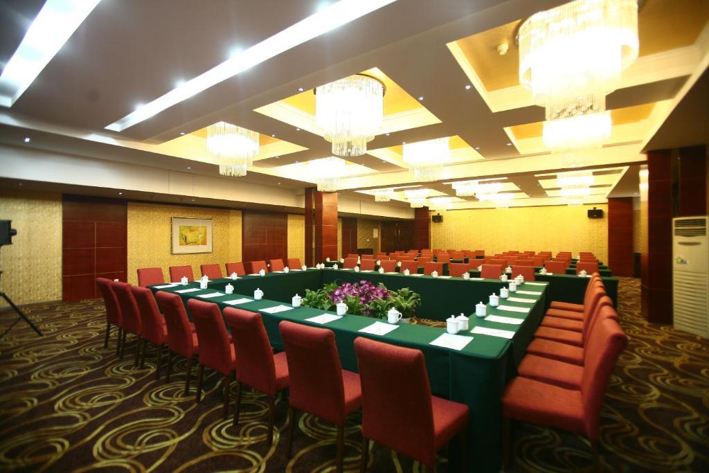 Luoyang Grand Hotel Бізнес фото