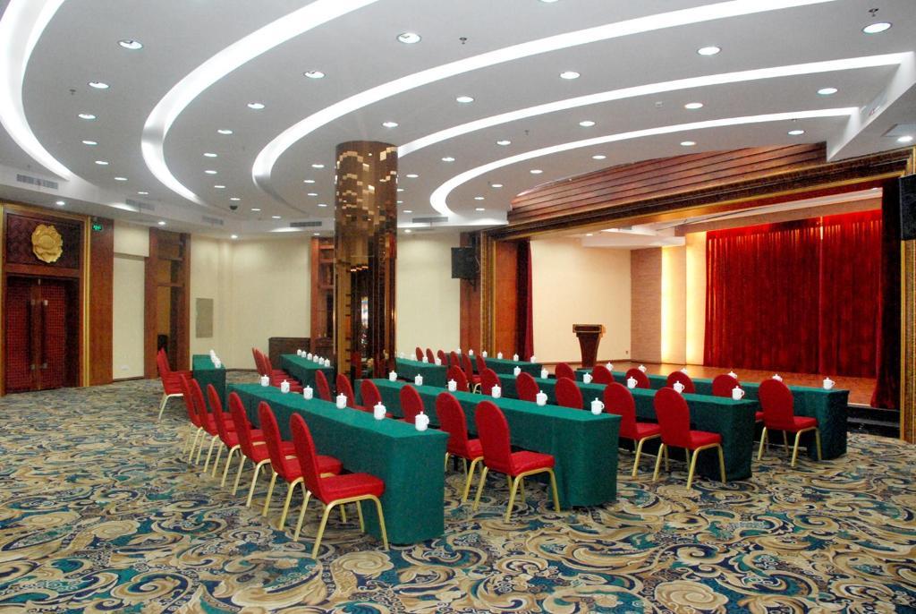 Luoyang Grand Hotel Бізнес фото